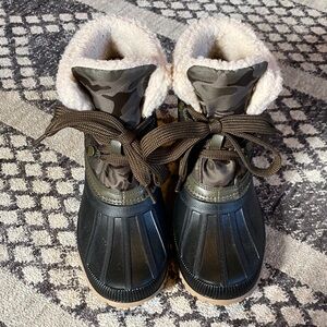 Maurices Camo Snow Boot - Size: 8